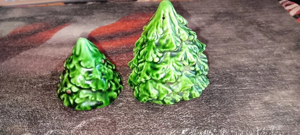 Vtg Signed Hand Crafted Ceramic Christmas Tree Salt & Pepper Set (Need Stoppers)